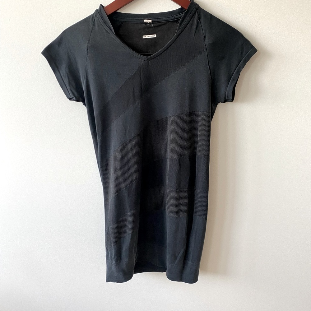 Lululemon tee shirt
